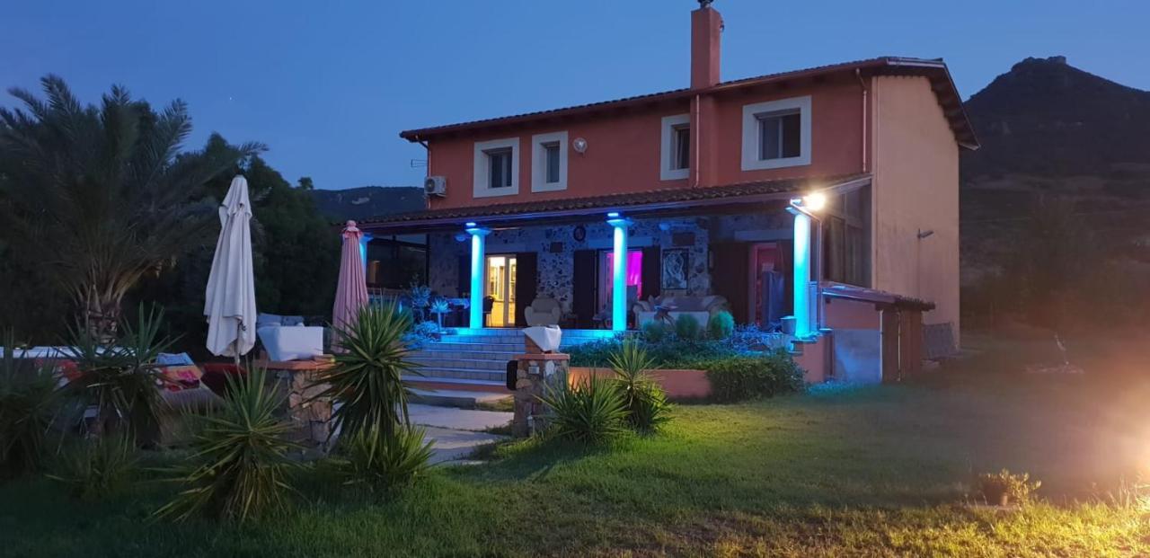 Orange Ville Villamassargia Luaran gambar